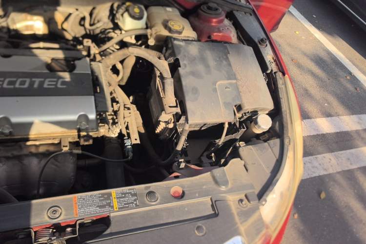 Used Chevrolet Cruze 2012 1.6L SE MT Engine Bay Left