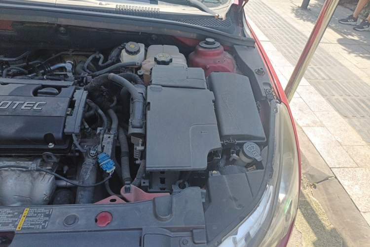 Used Chevrolet Cruze 2012 1.6L SE MT Engine Bay Left