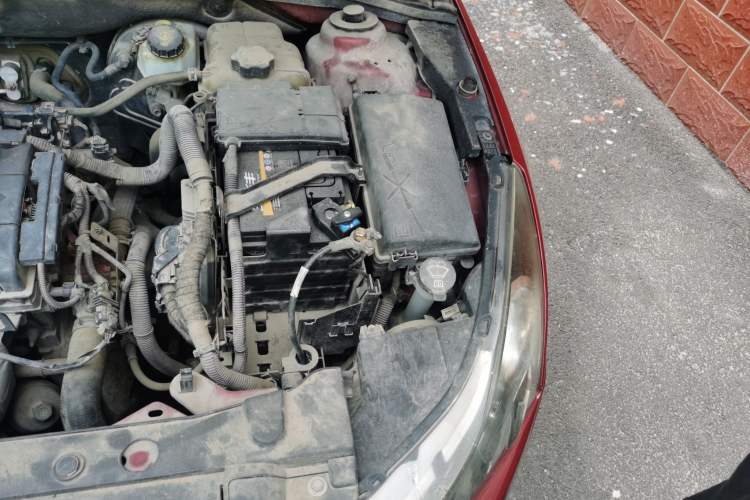 Used Chevrolet Cruze 2012 1.6L SE MT Engine Bay Left