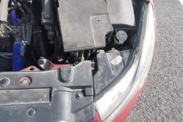 Used Chevrolet Cruze 2012 1.6L SE MT Engine Bay Left
