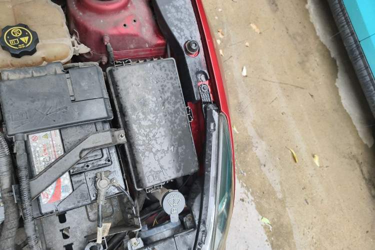 Used Chevrolet Cruze 2012 1.6L SE MT Engine Bay Left