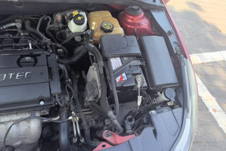 Used Chevrolet Cruze 2012 1.8L SE AT Engine Bay Left