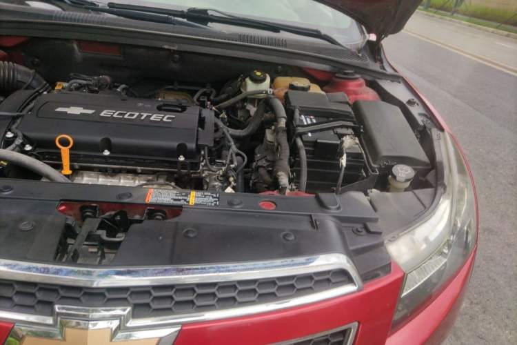 Used Chevrolet Cruze 2012 1.6L SE MT Engine Bay Left