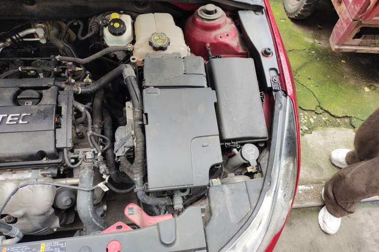Used Chevrolet Cruze 2012 1.6L SL Grand Edition Manual Transmission Engine Bay Left