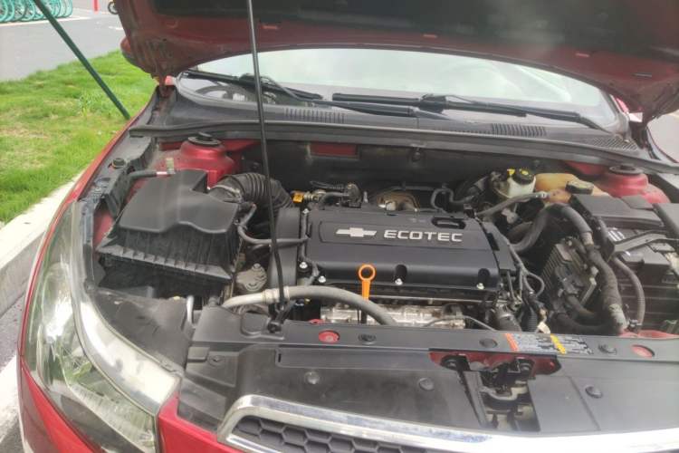 Used Chevrolet Cruze 2012 1.6L SE MT Engine Bay Right