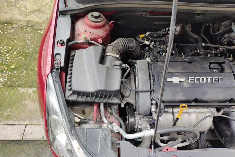 Used Chevrolet Cruze 2012 1.6L SL Grand Edition Manual Transmission Engine Bay Right