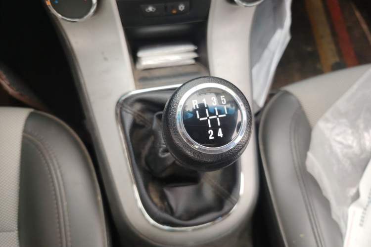 Used Chevrolet Cruze 2012 1.6L SE MT Gear Lever