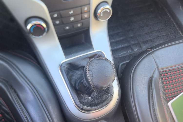Used Chevrolet Cruze 2012 1.6L SE MT Gear Lever