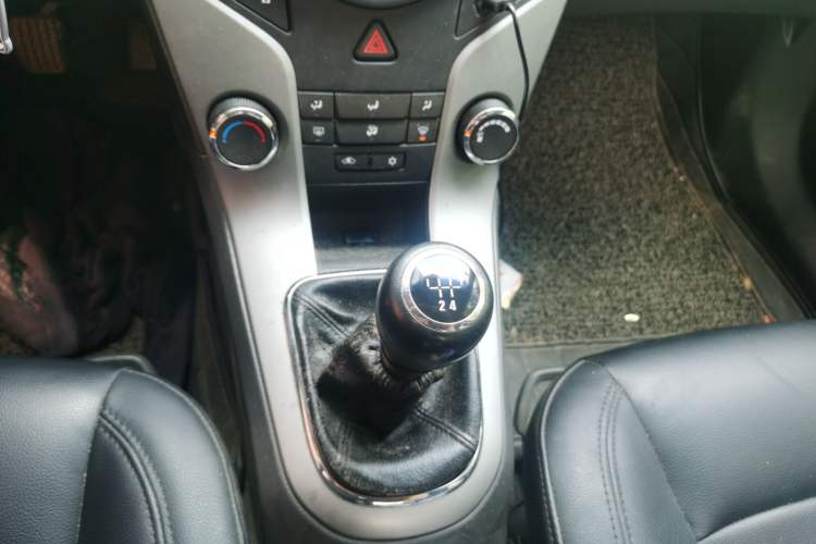 Used Chevrolet Cruze 2012 1.6L SE MT Gear Lever