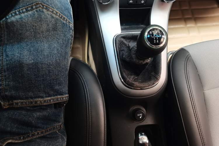 Used Chevrolet Cruze 2012 1.6L SL MT Gear Lever