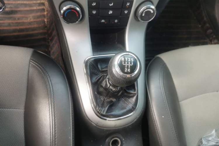 Used Chevrolet Cruze 2012 1.6L SE MT Gear Lever