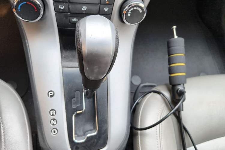 Used Chevrolet Cruze 2012 1.8L SE AT Gear Lever