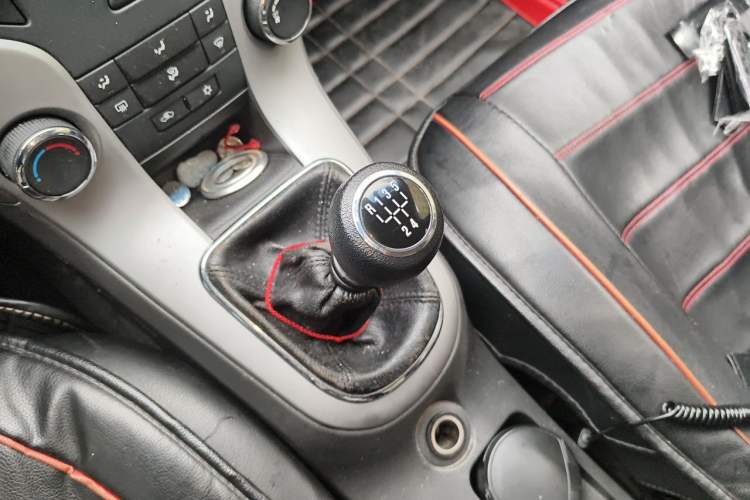 Used Chevrolet Cruze 2012 1.6L SE MT Gear Lever