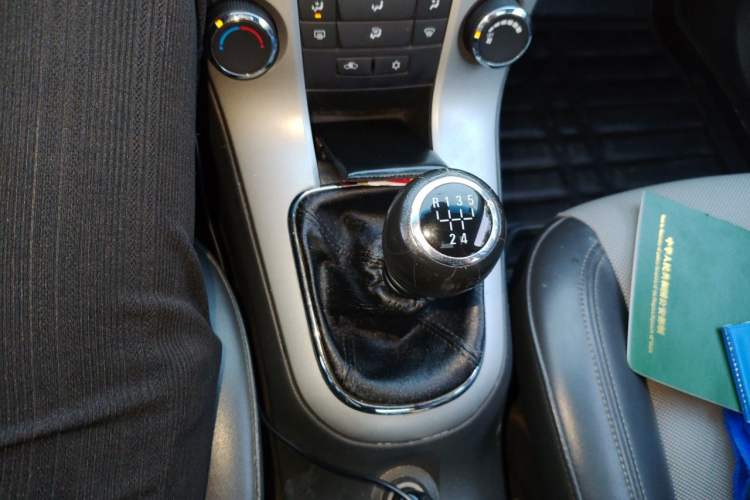 Used Chevrolet Cruze 2012 1.6L SL Grand Edition Manual Transmission Gear Lever