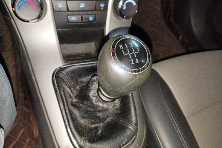 Used Chevrolet Cruze 2012 1.6L SL MT Gear Lever