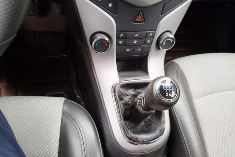 Used Chevrolet Cruze 2012 1.6L SL MT Gear Lever