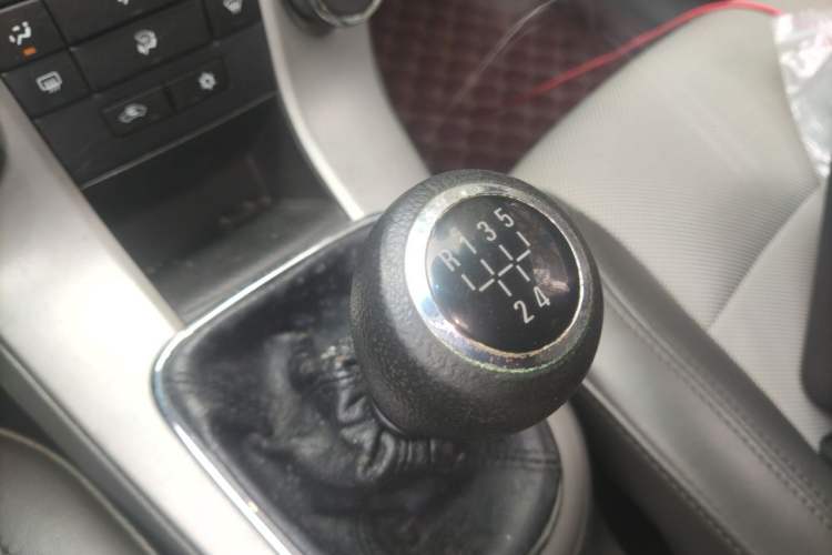 Used Chevrolet Cruze 2012 1.6L SE MT Gear Lever