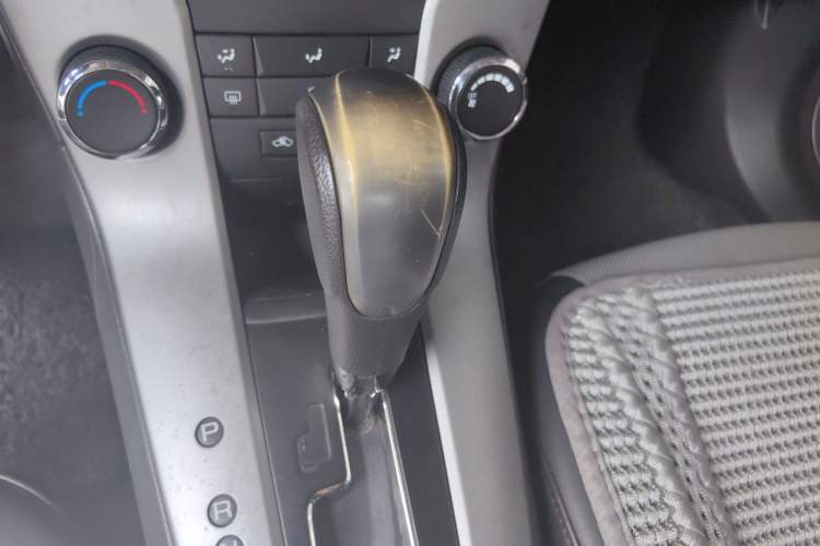 Used Chevrolet Cruze 2012 1.8L SE AT Gear Lever