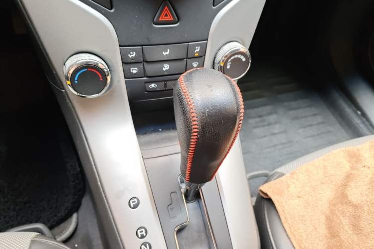 Used Chevrolet Cruze 2012 1.8L SE AT Gear Lever