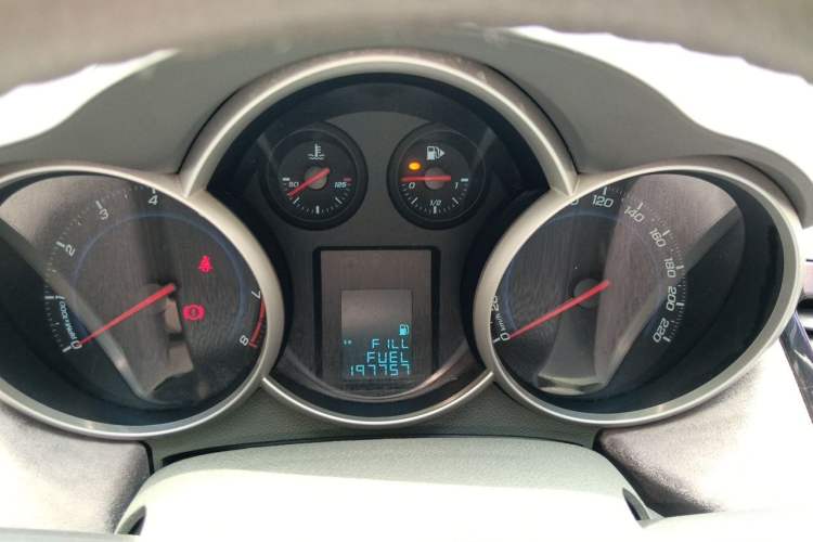 Used Chevrolet Cruze 2012 1.6L SL MT Instrument Cluster