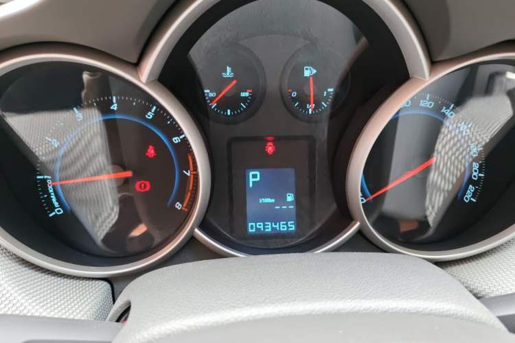 Used Chevrolet Cruze 2012 1.8L SE AT Instrument Cluster