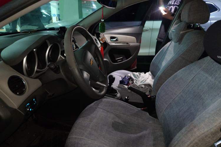 Used Chevrolet Cruze 2012 1.6L SL MT Left Front Seat