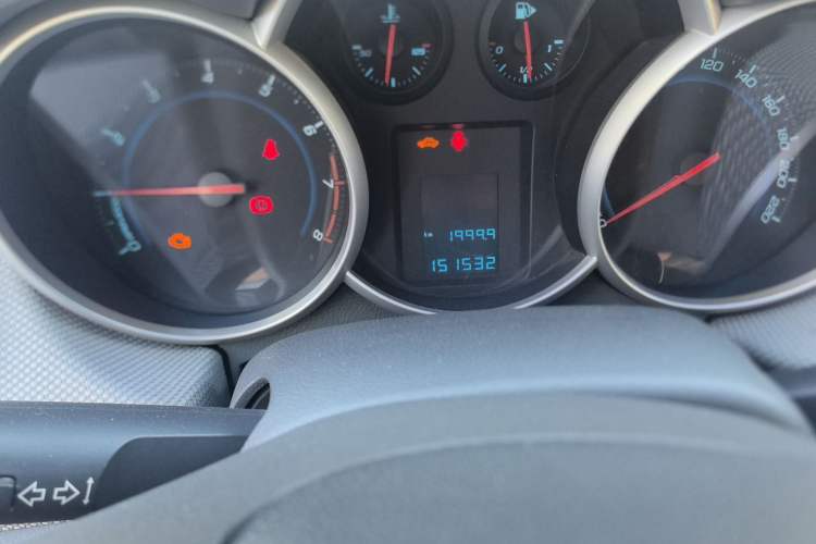 Used Chevrolet Cruze 2012 1.6L SE MT Odometer Close Up