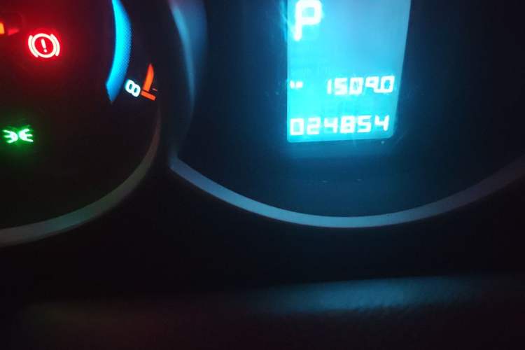 Used Chevrolet Cruze 2012 1.8L SE AT Odometer Close Up