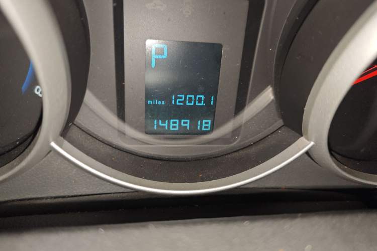 Used Chevrolet Cruze 2012 1.6L SL Grand Edition Automatic Odometer Close Up