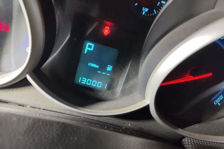 Used Chevrolet Cruze 2012 1.6L SE Automatic Odometer Close Up