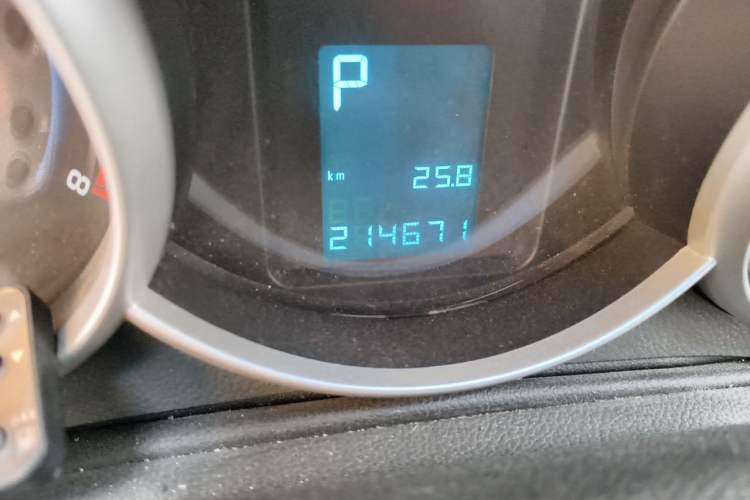 Used Chevrolet Cruze 2012 1.8L SE AT Odometer Close Up