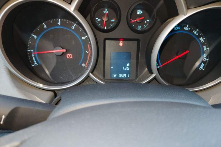 Used Chevrolet Cruze 2012 1.6L SL Grand Edition Manual Transmission Odometer Close Up