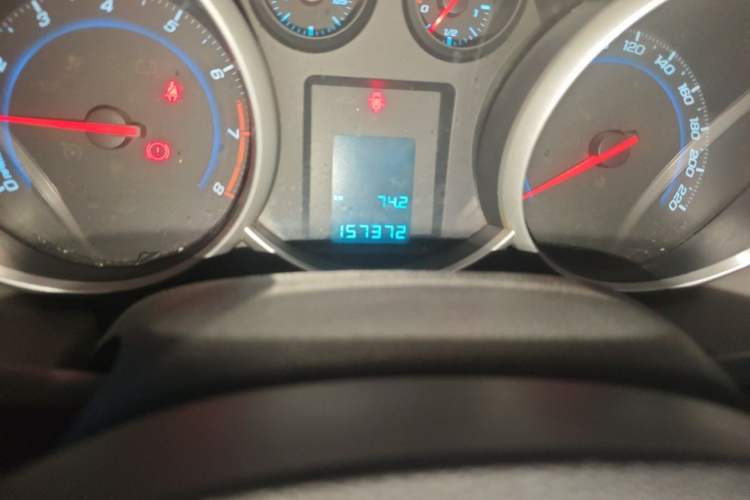 Used Chevrolet Cruze 2012 1.6L SL MT Odometer Close Up