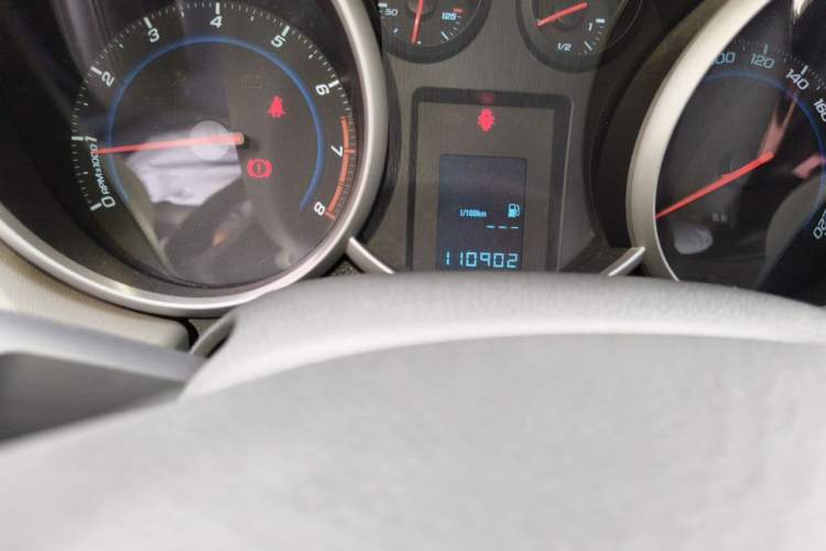 Used Chevrolet Cruze 2012 1.6L SL MT Odometer Close Up