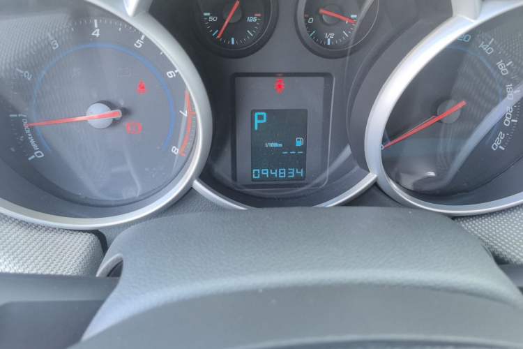 Used Chevrolet Cruze 2012 1.8L SE AT Odometer Close Up