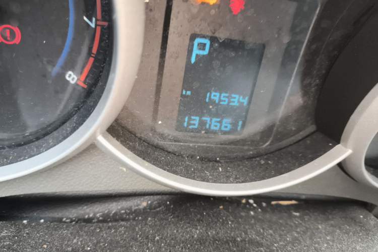 Used Chevrolet Cruze 2012 1.6L SL Grand Edition Automatic Odometer Close Up