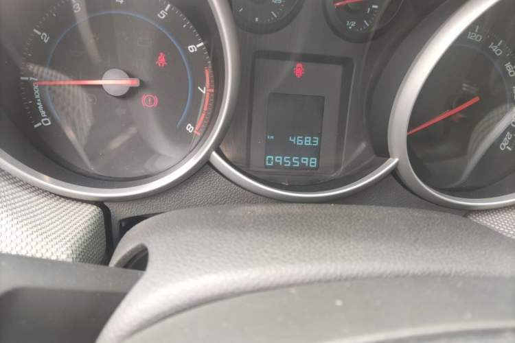 Used Chevrolet Cruze 2012 1.6L SE MT Odometer Close Up