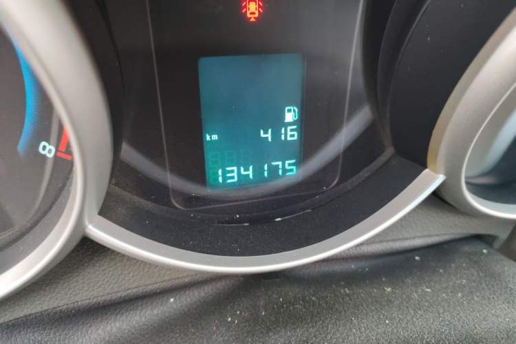Used Chevrolet Cruze 2012 1.6L SL Grand Edition Manual Transmission Odometer Close Up