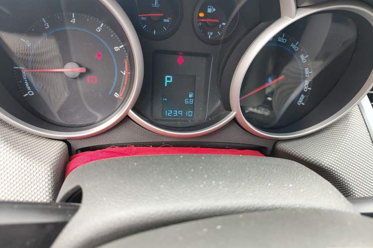 Used Chevrolet Cruze 2012 1.6L SE Automatic Odometer Close Up