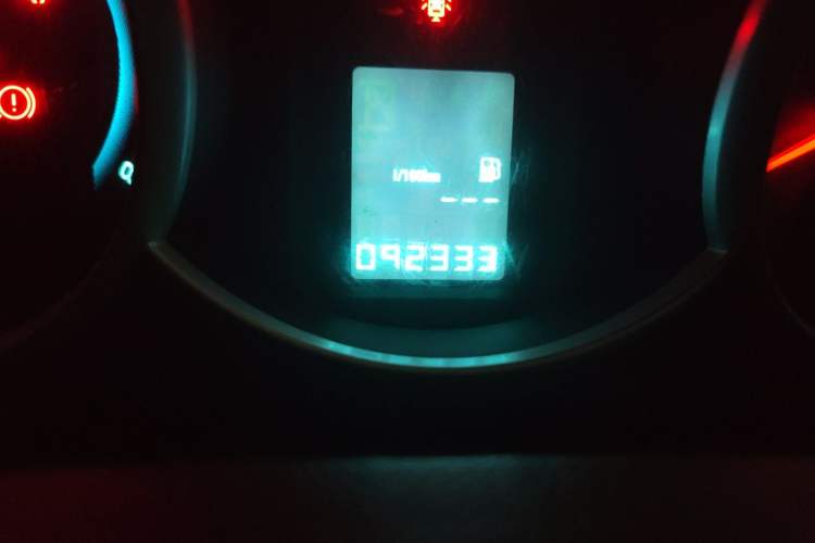 Used Chevrolet Cruze 2012 1.6L SL MT Odometer Close Up