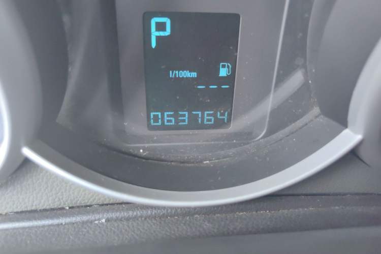 Used Chevrolet Cruze 2012 1.8L SE AT Odometer Close Up