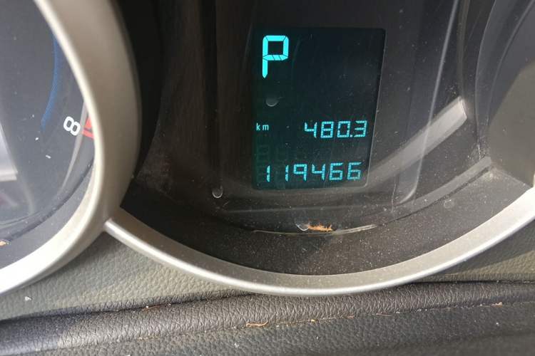 Used Chevrolet Cruze 2012 1.6L SE Automatic Odometer Close Up