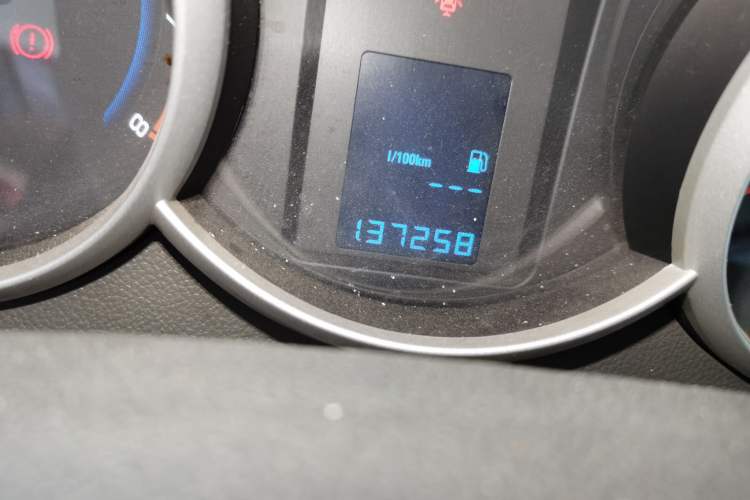 Used Chevrolet Cruze 2012 1.6L SL Grand Edition Manual Transmission Odometer Close Up