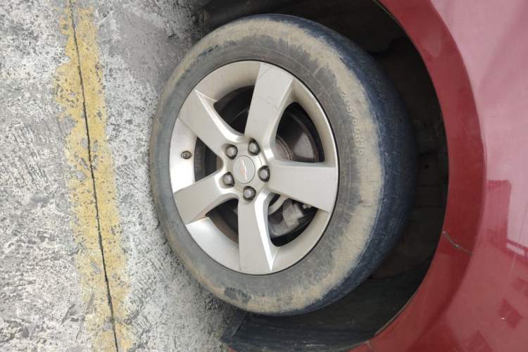 Used Chevrolet Cruze 2012 1.6L SE MT Right Front Wheel Hub