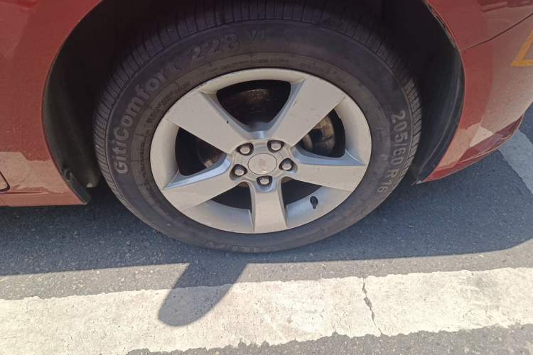 Used Chevrolet Cruze 2012 1.6L SE MT Right Front Wheel Hub