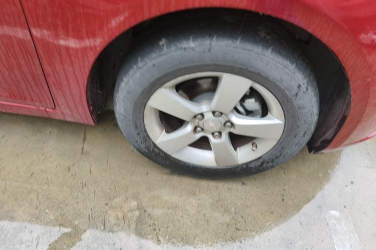 Used Chevrolet Cruze 2012 1.6L SE MT Right Front Wheel Hub
