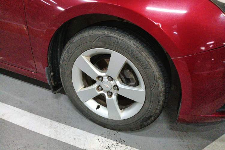 Used Chevrolet Cruze 2012 1.6L SL MT Right Front Wheel Hub