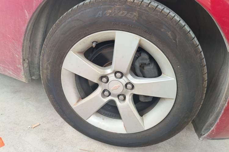 Used Chevrolet Cruze 2012 1.6L SL Grand Edition Manual Transmission Right Front Wheel Hub