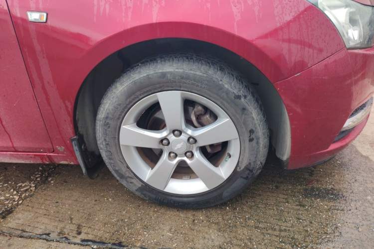 Used Chevrolet Cruze 2012 1.6L SL Grand Edition Manual Transmission Right Front Wheel Hub
