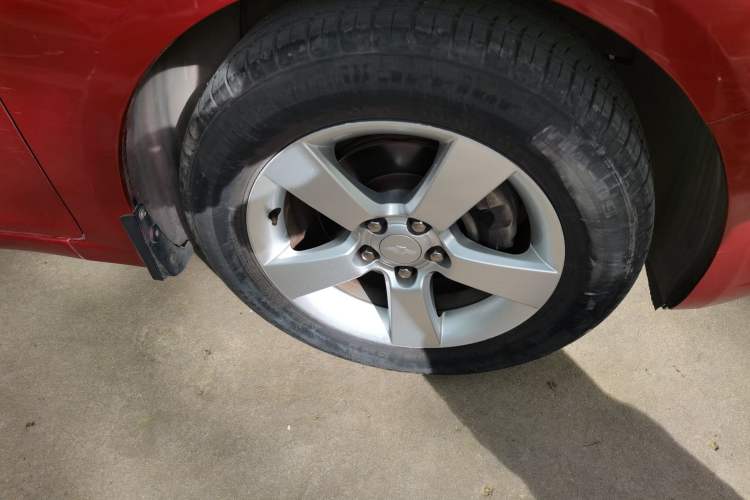 Used Chevrolet Cruze 2012 1.6L SE MT Right Front Wheel Hub